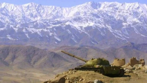 Afghanistan Soviet tank at the firing position (1984-1885) | Wikimedia Commons | CC BY 3.0