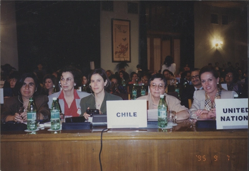 Políticas chilenas en Beijing (1995) | Wikimedia Commons | CC BY 3.0 CL