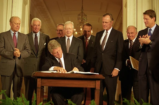 President Bill Clinton signs NAFTA (1993) | Wikimedia Commons