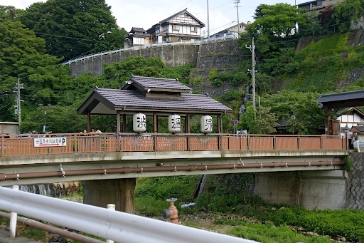 Shibu-onsen01s5s3200 (2009) | Wikimedia Commons |  CC BY-SA 3.0