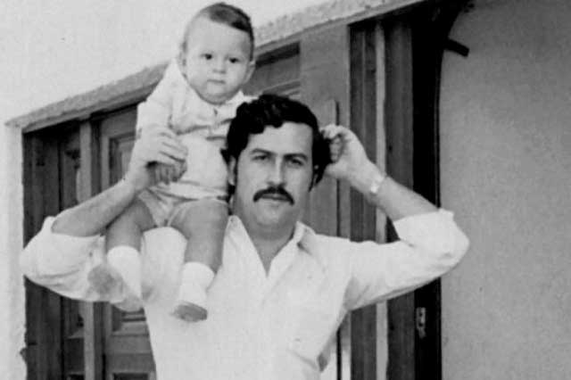 Juan Pablo Escobar y su padre (1977) Juan Pablo Escobar | Wikipedia