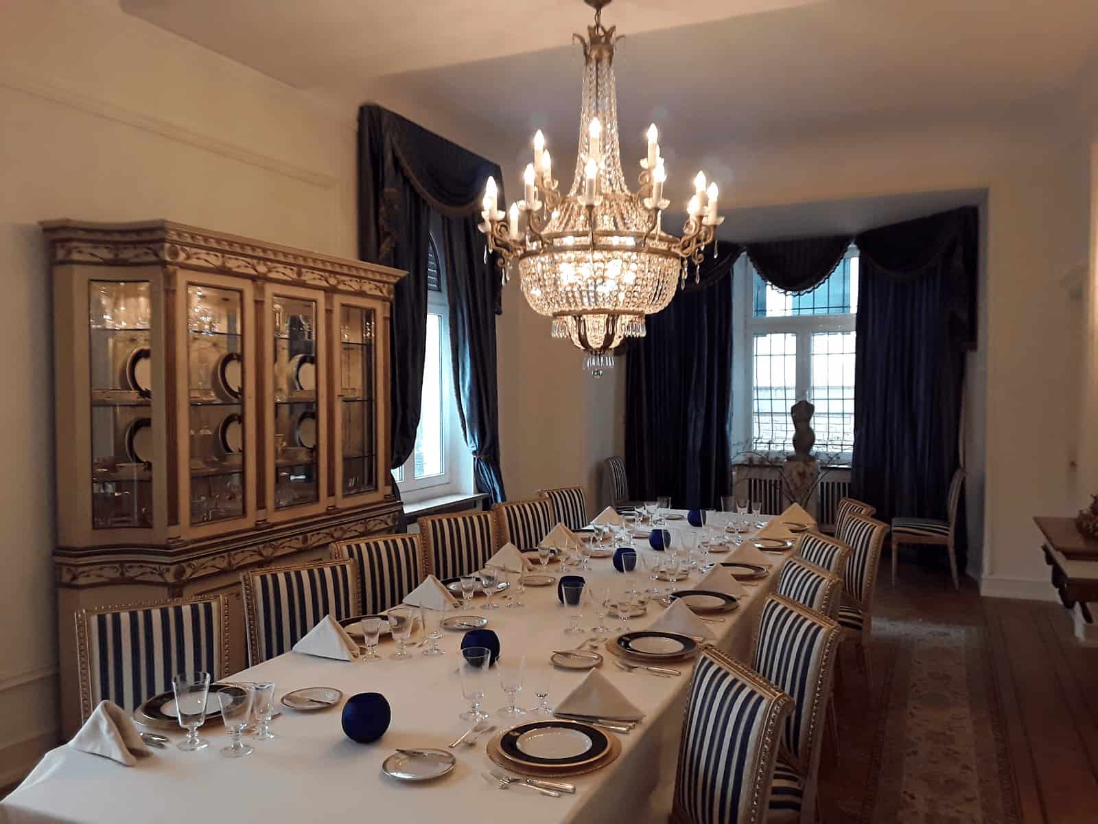 U.S. Embassy Luxembourg Dining Room (2016) | Wikimedia Commons