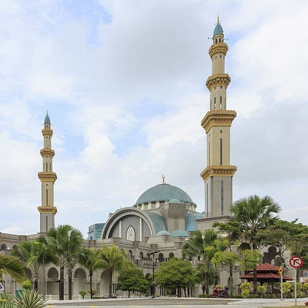 Kuala Lumpur, Malaysia: Federal Territory Mosque / Masjid Wilayah Persekutuan (2014) CEphoto, Uwe Aranas | Wikimedia