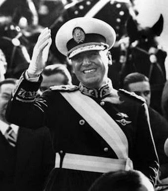 Juan Domingo Perón with presidential sash (1946) Secretaría de Medios de Comunicación | Wikimedia