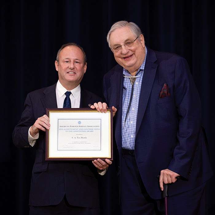 AFSA President Eric Ruben presents F. Allen “Tex” Harris with the AFSA Achievement and Contributions to the Association Award (2019) Joaquin Sosa | American Foreign Service Association