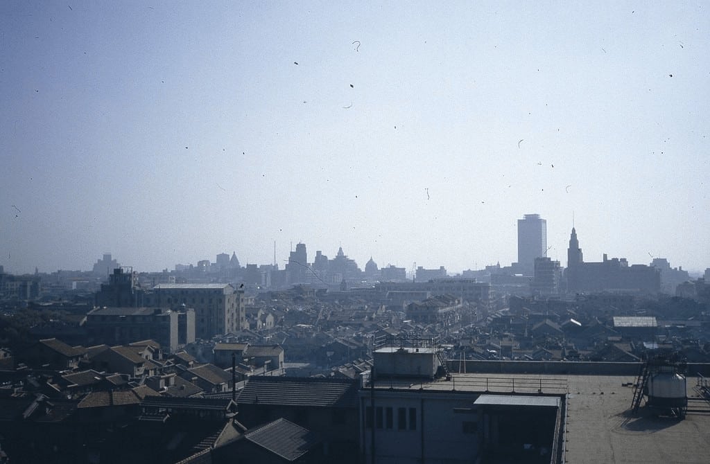 View over Shanghai 1985 (1985) Kattebelletje | flickr