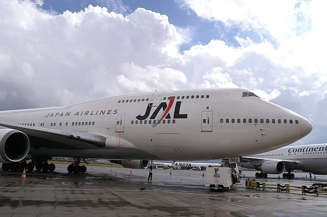 Japan Airlines (JAL) Boeing-747 double decker stationed at São Paulo, Brazil (December 22, 2006) B. Thompson| Wikimedia Commons