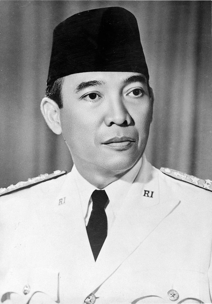 Official Portrait of President Sukarno (1949) KITLV 2691 | Wikimedia Commons