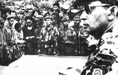 Photo of then Maj. Gen. Suharto of Indonesia attending funeral of five general slain in 30 September movement (1965) Department of information of the Republic of Indonesia | Wikimedia Commons