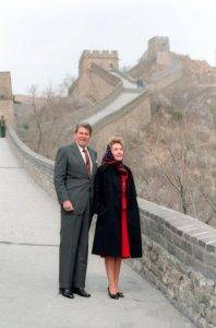President Ronald Reagan and Nancy Reagan visit the Great Wall | Wikimedia Commons