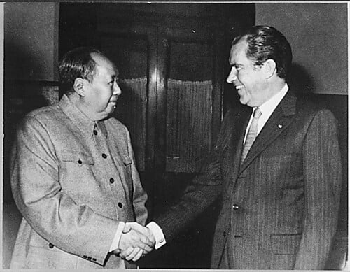 "Public Domain: President Nixon Meets Chairman Mao, 1972 (NARA)" by pingnews.com