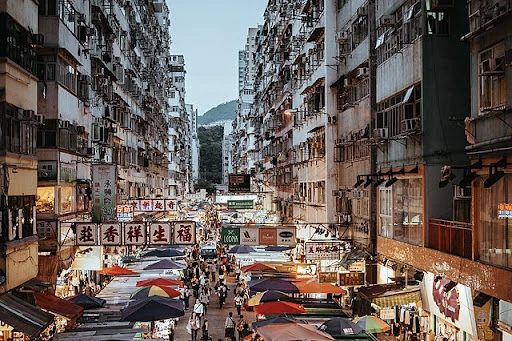 Evening market in Hong Kong | Wikimedia