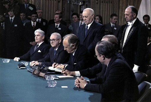 Vietnam peace agreement signing (1973) | Wikimedia Commons 