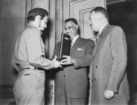 Guevara in Cairo with Nasser and his prime minister Ali Sabri. Unknown author