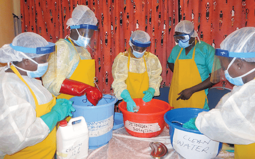 Participants learn to decontaminate medical equipment at 
Central Regional Training in Cape Coast, Ghana.
USAID / Ghana’s Systems for Health Project. https://is.gd/uu4kMN