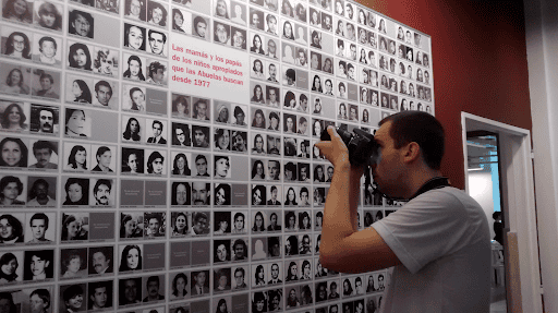 Photos of the disappeared collected by the Mothers of the Plaza de Mayo. Giselle Bordoy WMAR, Creative Commons