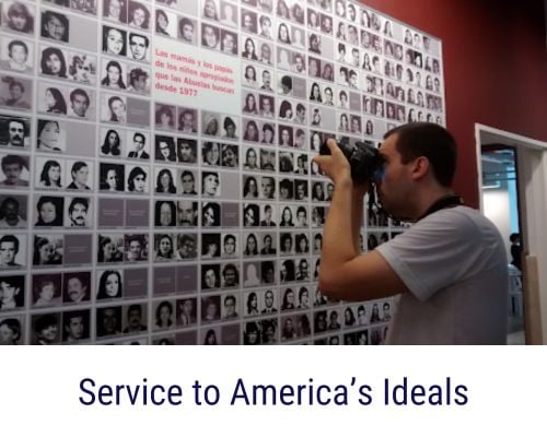 Photos of the disappeared collected by the Mothers of the Plaza de Mayo. Giselle Bordoy, WMAR, Creative Commons