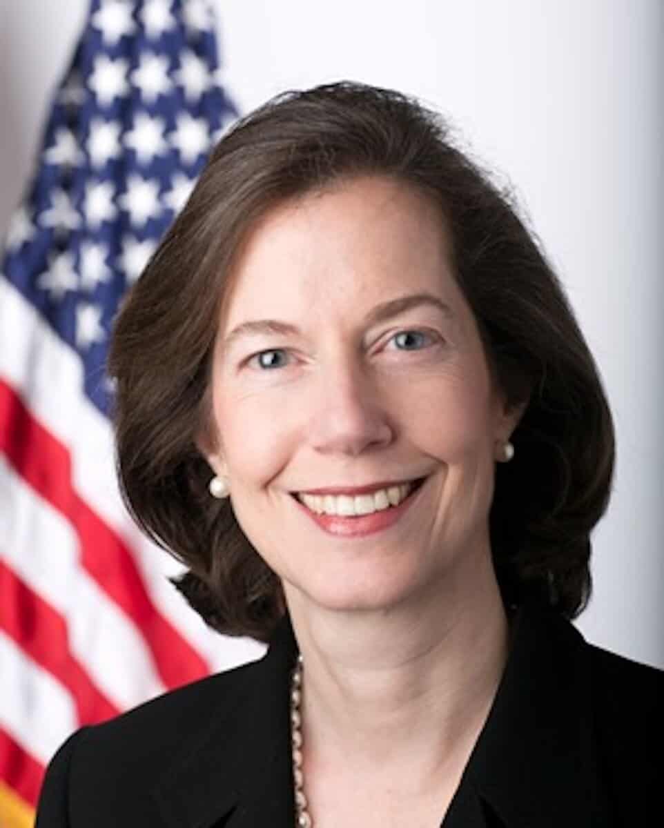 Official portrait of Acting U.S. Trade Representative Miriam Sapiro.