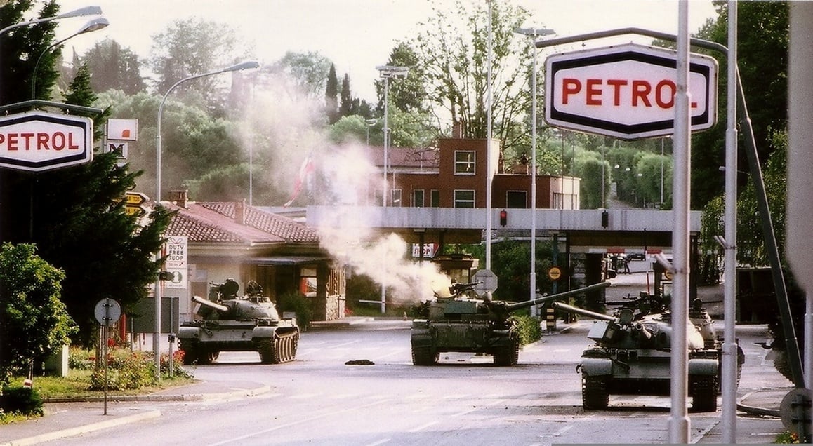 T-55, a Yugoslav tank, hit by the Slovenian anti-tank system during the Slovenian ambush near Rozna Dolina, Nova Gorica | Wikimedia Commons. CC BY 3.0.