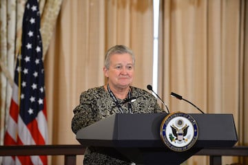 Ambassador Powell delivers remarks on the US response to Ebola. https://is.gd/Zl1hl6 Public domain.